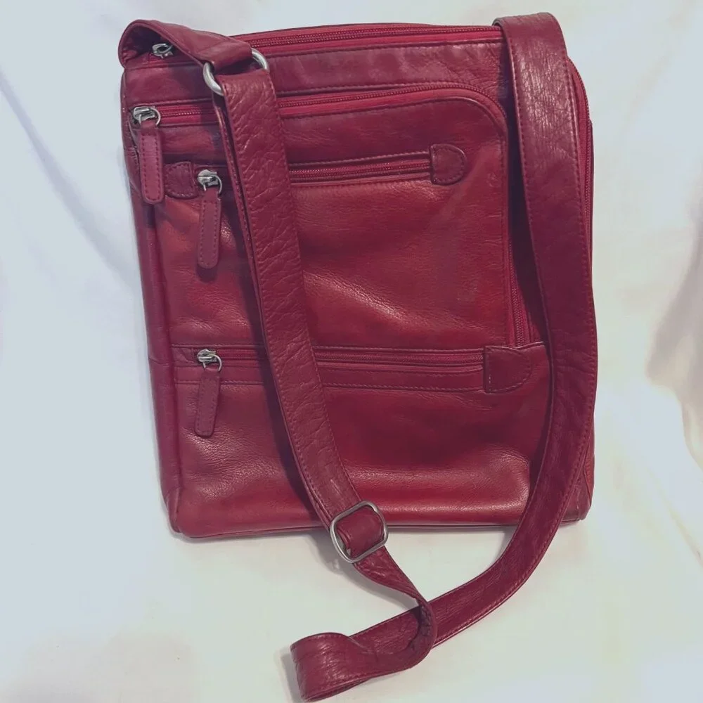 Levenger color red